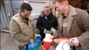 Thomas und Nicole sind sich in ihrer Sammelleidenschaft einig und haben sogar einen Schiffscontainer gemietet, um alle ihre Schätze lagern zu können. Doch jetzt soll Trödelexperte Mauro Corradino vor allem dem störrischen Thomas beim Ausmisten helfen.
