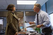 Olivia Benson (Mariska Hargitay) trifft sich mit dem bekannten Kolumnisten  Jimmy MacArthur (Alec Baldwin).