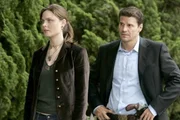 (v.l.n.r.) Dr. Brennan (Emily Deschanel); Booth (David Boreanaz)