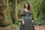 Caitriona Balfe (Claire Randall Fraser).