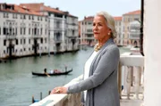 Contessa Demetriana (Hildegard Schmahl) ist eine angesehene Persönlichkeit in Venedig.