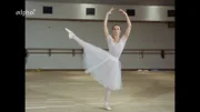 Die Münchner Primaballerina Konstanze Vernon 1976 - im Probenraum.