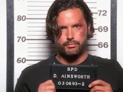 Zehn Jahre nach der blutigen Tat wird ein Fall wieder aufgerollt. Ist der vermeintliche Polizistenmörder Ainsworth (David Ripley) doch unschuldig?