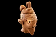 Ein mysteriöses Mischwesen aus dem ersten Jahrtausend vor Christus: Die Terrakotta-Figur der Nok-Kultur zeigt ein menschliches Gesicht mit Vogelschnabel.