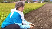 Brigitte A. ist Biobäuerin auf dem Lienzer Talboden, wo die Äcker immer stärker durch Gewerbe und Siedlungsbau in Bedrängnis kommen.
