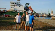 Der Experte Stel Pavlou (r.) und der Vulkanologe Jess Phoenix (2.v.l.) beginnen mit der Untersuchung möglicher Fundorte des verlorenen Stadtstaates Atlantis im Schwarzen Meer.