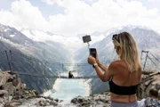 Die Hängebrücke an der Olperer Hütte: Perfekter Fotospot für die Generation Instagram.