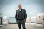 Kessler (Heino Ferch) ist nach einigen Jahren wieder wegen eines Falles an der Ostsee.