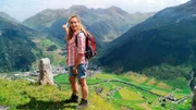 Seit Anfang des 19. Jahrhunderts der Gotthardpass befahrbar wurde, lebte Andermatt auf: als Handelszentrum und als Ferien- und Kurort. Moderatorin Tamina Kallert erwandert die Region.