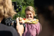 Vor einigen Jahren hätte Kaddi Kestler den Zuschlag für die Pacht einer DAV-Hütte bekommen. In ihrer neuen Doku probiert sie aus, ob Hüttenwirtin doch ihr Traumjob ist.