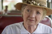Miss Jane Marple (Julia McKenzie)