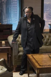 Regina (Whoopi Goldberg)