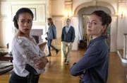 Special Agent Sheryll Barnes (Roxy Sternberg, l.); Special Agent Kristin Gaines (Alexa Davalos, r.)