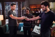 Von links: Oliver Hampton (Conrad Ricamora), Michaela Pratt (Aja Naomi King) und Connor Walsh (Jack Falahee)