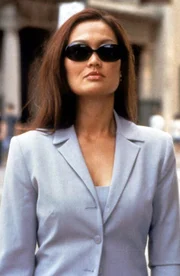 Sydney Fox (Tia Carrere)