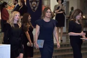 Detective Amanda Rollins (Kelli Giddish, l.), Lieutenant Olivia Benson (Mariska Hargitay, Mi.)