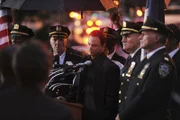 Det. Mac Taylor (Gary Sinise, M.)
