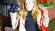 Während eines Botengangs wird die neue Praktikantin Dr. Devan Maguire (Jennifer Finnigan) entführt.