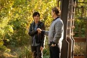 Zari Tarazi (Tala Ashe, l.); Nate Heywood (Nick Zano, r.)