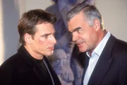 Tom (René Steinke, li.) weiss, dass Borgstedt (Michael Greiling) die Ausstellung nur gesponsert hat, um die Bilder auf dem Weg dorthin zu stehlen. Doch Tom fehlen die Beweise und Borgstedt verhöhnt ihn nur.