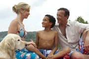 Eine glückliche Familie: Antonia und Thomas freuen sich, dass Nahas sich ihnen anvertraut. (Marion Kracht, Luka Kumi, Michael Roll)