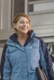 Meredith (Ellen Pompeo), Bailey, Jackson, Callie und Jo machen sich auf den Weg zu einer Militärbasis, um dort an einem Veteranen eine komplizierte Tumor-Operation vorzunehmen ...