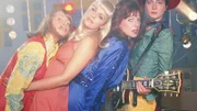 (v.li.:) Jeanette (Christine Schuberth), Elke (Monika Guthmann), Anna (Bettina Kramer) und Jule (Anke Rähm) treten bei dem Festakt als Popgruppe "Abba" auf.