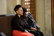 Tegan Price (Amirah Vann, l.) und Annalise Keating (Viola Davis)  Die Verwendung des sendungsbezogenen Materials ist nur mit dem Hinweis und Verlinkung auf TVNOW gestattet.