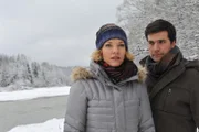 Natascha (Melanie Wiegmann, l.); Konstantin (Moritz Tittel, r.)