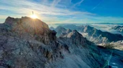 Sonnenaufgang am Zugspitzgipfel.