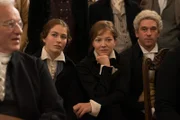 Charlotte von Lengefeld (Henriette Confurius, l.); Caroline von Beulwitz (Hannah Herzsprung, r.)