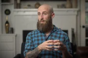 Kristofer Goldsmith, US-Veteran und Aktivist, beobachtet die rechtsextreme Szene in den USA.