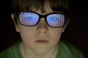 Kannst du deinen Augen trauen? In einer Welt, in der nicht alles, was echt aussieht, auch echt ist, wird ein geschulter Blick zum wichtigsten Mittel gegen gezielte Manipulation.