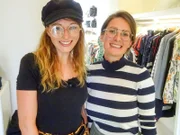 Alexandra (r.) zusammen mit ihrer Shoppingbegleitung Frauke.