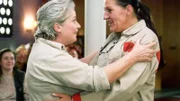 Uschi freut sich mit Walter, die endlich aus dem Bunker raus ist.