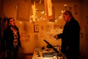Toni Bischoff (Amanda da Gloria, l.) und Arthur Bauer (Gerd Silberbauer, r.) sehen sich in Lenis Welt um.