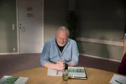Lars (Bjarne Henriksen) – und mit ihm das Jugendamt – hat die Empfehlung ausgesprochen, die Kinder weiterhin nicht nach Hause zu lassen.