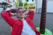 Reporter Jan Quick stellt sich einer besonderen Challenge: Zwei Nächte Urlaub mit allem Drum und Dran, aber nur 200 Euro Budget pro Person!