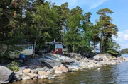 Den Sommer am Wasser zu verbringen, ist in Finnland kein Privileg der Wohlhabenden. Die Stadt unterhält insgesamt 1600 Hütten auf Felseninseln wie Satamasaari, erbaut für Arbeiter und Angestellte.