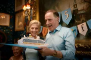Frisch pensioniert: Esther Gemsch als Alice, Stefan Kurt als Peter