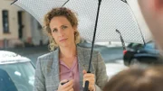 In der Nähe des Tatorts wurde ein Auto gesehen, dessen Beschreibung genau auf den Wagen von Sörens Mutter, Clarissa Reepmann (Claudia Hiersche), passt. Ist das nur Zufall?