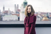 Marina Eeden (Jara Bihler) befürchtet, dass ihr Traum Wirklichkeit sein könnte.