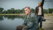 Igor Romanow (Jurij Schrader, l.) und den Polizisten Timo Neumann (Antonio Wannek, r.) verbindet ein tragisches Schicksal, das auch das Leben von Ronny Roth verändert hat.