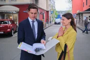 Britta (Tabea Heynig) überrumpelt Ringo (Timothy Boldt) mit einer arbeitsintensiven Forderung.