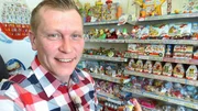 RTL II-Trödelprofi Otto Schulte will Ilona und Günther beim Verkauf ihrer rießigen Ü-Ei-Sammlung unterstützen.