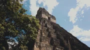 Die Tempelpyramiden in Tikal sind bis zu 50 Meter hoch.