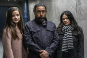 (v.l.n.r.) Maggie Vera (Sarah Jeffery); Ray Vera (Felix Solis); Mel Vera (Melonie Diaz)