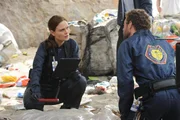 BONES: Brennan (Emily Deschanel, L) and Hodgins (TJ Thyne, R) investigate remains found mysteriously sealed in an impenetrable pod in the "The Bod in the Pod" episode of BONES airing Monday, Nov. 19 (8:00-9:00 PM ET/PT) on FOX.
