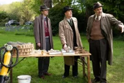 L-R: James Taylor/Fraser (Matthew Beard), Atticus Pünd (Tim McMullan) und Locke/Chubb (Daniel Mays)