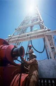 Die Erdölraffinerie in Ras Tanura, Saudi-Arabien, Hauptquartier des von König Abdul Aziz gegründeten amerikanischen Unternehmens "Saudi Aramco".
